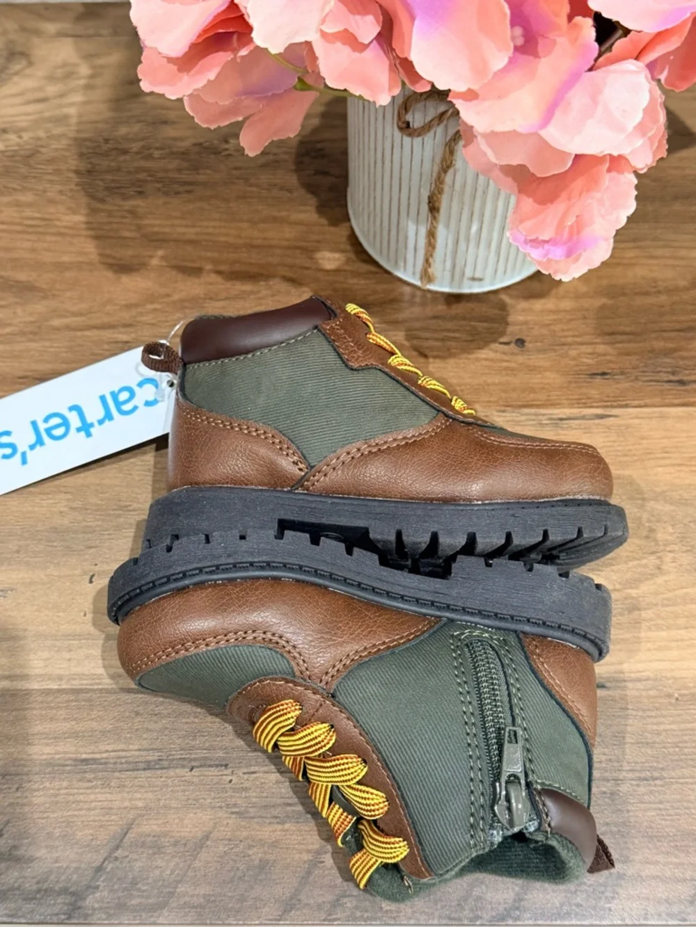 Carter’s toddler boys Boston boots in brown/olive size 6.